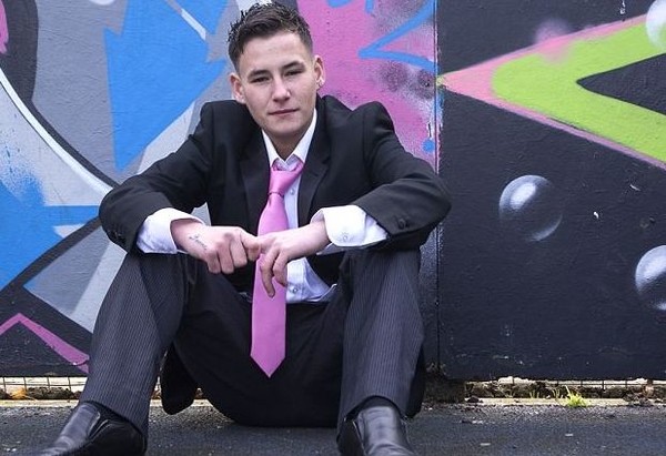 Девочка решила сменить пол и жениться на няне