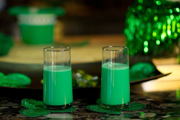 Как приготовить молочный коктейль Трилистник (видео)