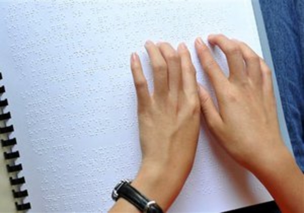 Биотехнологи создали имплантат для починки сетчатки глаза