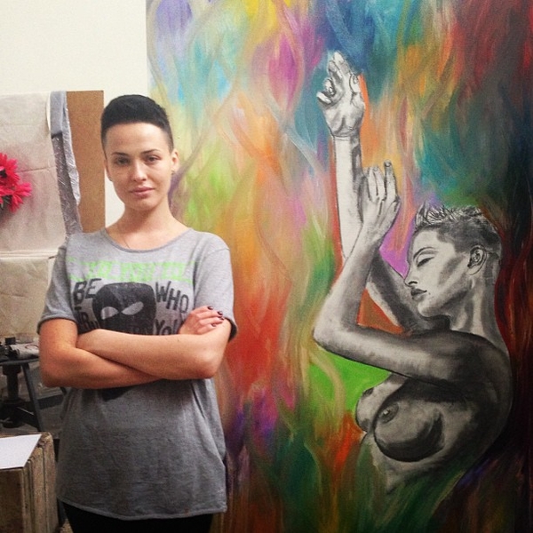 Астафьева показала свой автопортрет в стиле ню