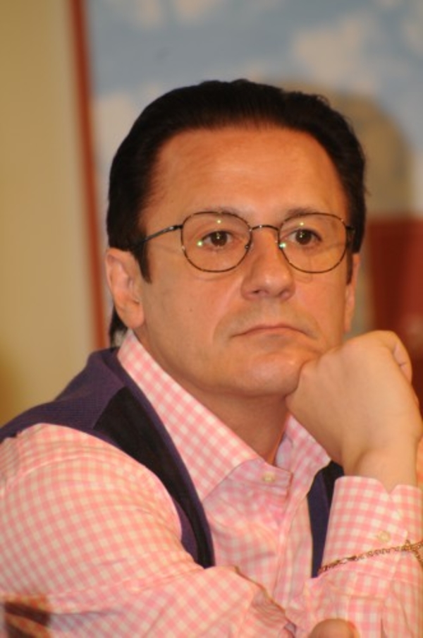 Олег Меньшиков отменил спектакль из-за болезни