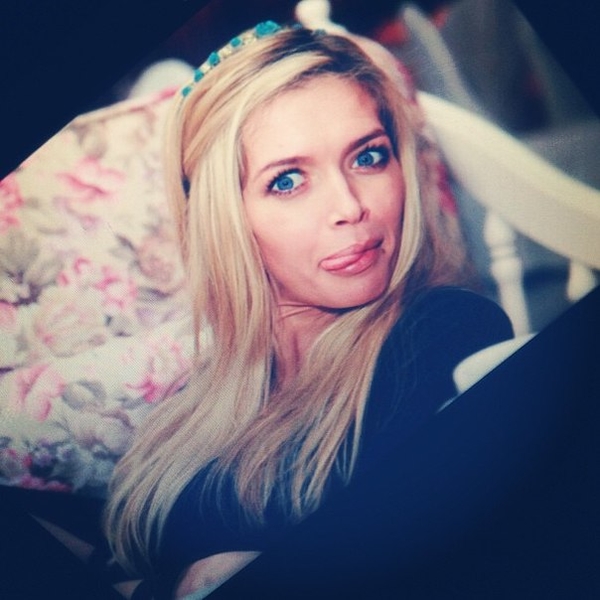 Вера Брежнева шокировала своих поклонников выступлением без фонограммы