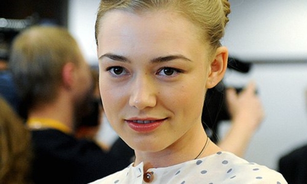 Оксана Акиньшина опубликовала первое фото с новорожденным сыном