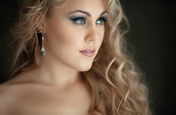 Alyosha: Вечером мне привезли букет роз с листовкой от Влада