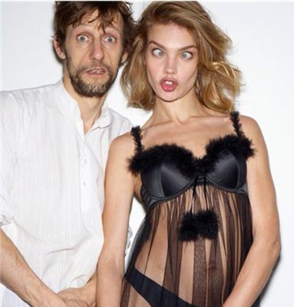 Водянова поздравила поклонников с Днем смеха забавной фотографией