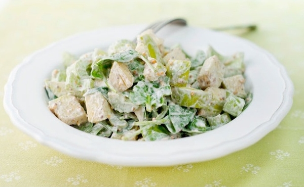 Весенние салаты из шпината: ТОП-5 рецептов