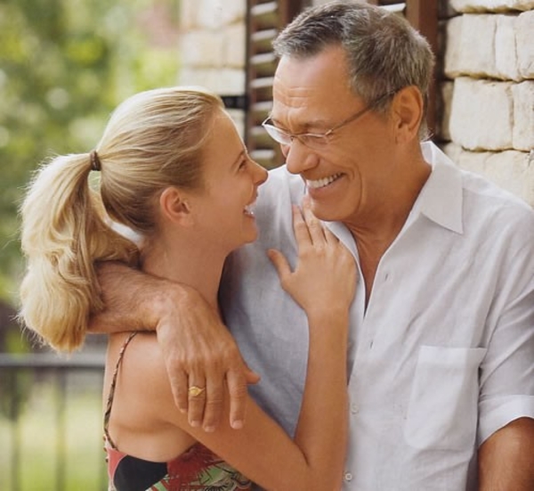 Юлия Высоцкая беременна от возлюбленного, который старше ее на 36 лет?