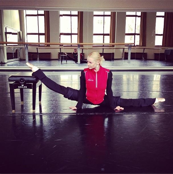 Анастасия Волочкова похвасталась растяжкой