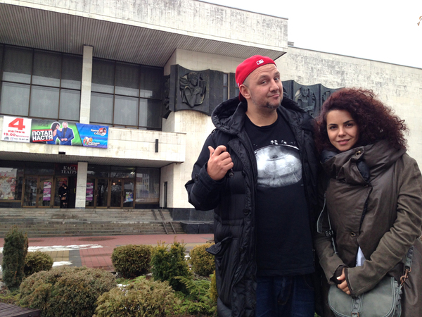 Настя Каменских на сцене не удержалась на ногах и повредила руку