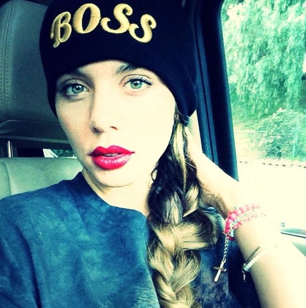 Анна Седокова начала показывать поклонникам свое домашнее видео