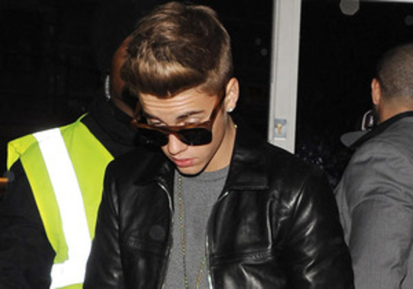 Посещение Бибером дома-музея жертвы нацизма обернулось скандалом