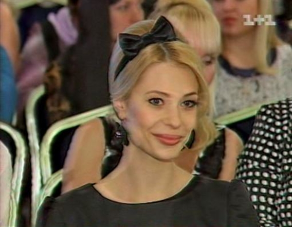 Жена Януковича-младшего поменяла прическу и цвет волос