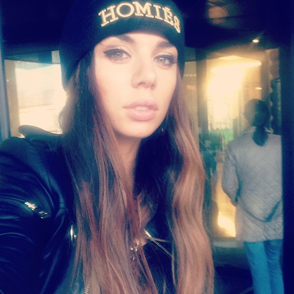 Седокова обратилась к "телкам", которые спят с ее мужем