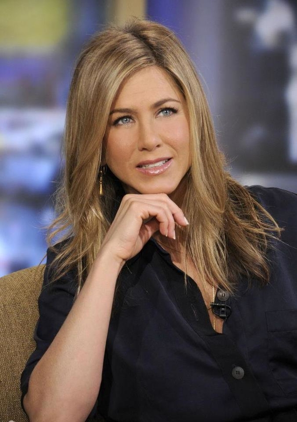 Энистон хочет уехать в Италию и стать толстой