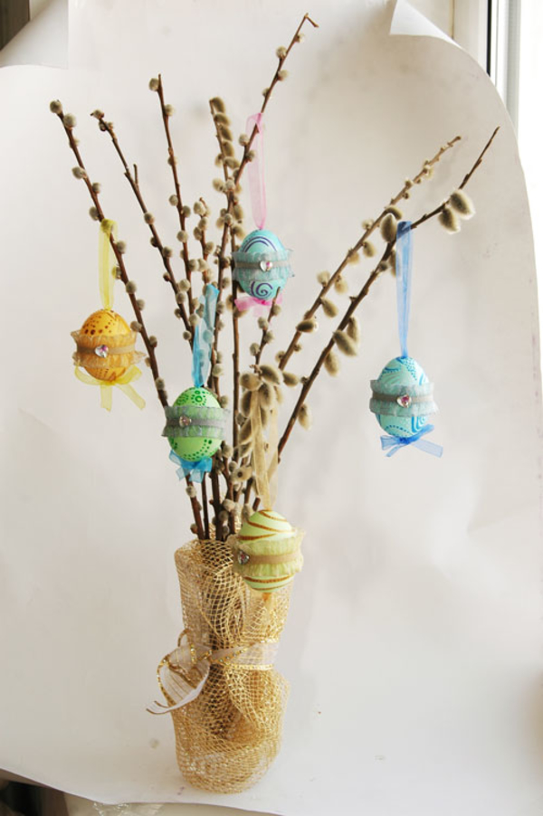 Как украсить дом к Пасхе: Декорируем окна и балкон