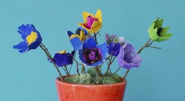 Как сделать пасхальную композицию Веселые цветы (видео)