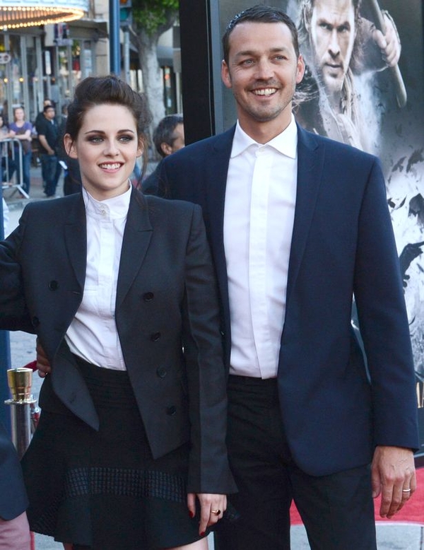 Стюарт взялась за старое? Актрису застукали в компании Руперта Сандреса