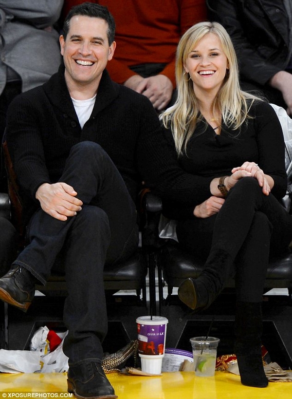 Муж Риз Уизерспун сожалеет, что втянул супругу в неприятности