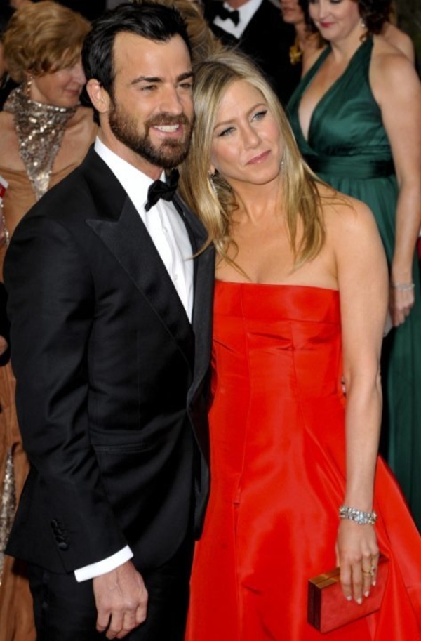 Дженнифер Энистон откладывает свадьбу с Джастином Теру