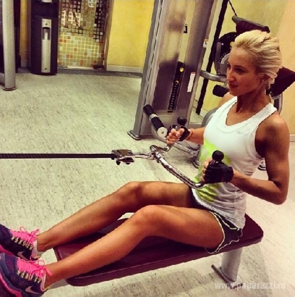 Ольга Бузова показала личные фото из спортзала