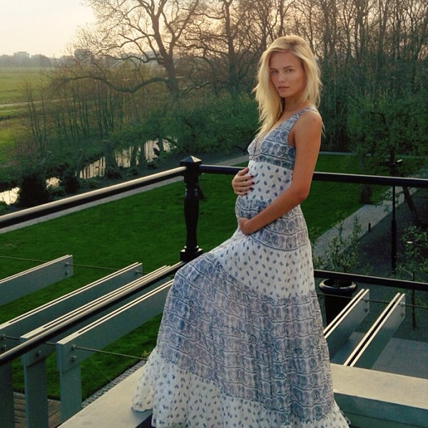 Супермодель Наташа Поли ждет ребенка