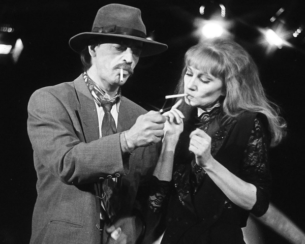 Михаил Боярский борется за права курильщиков