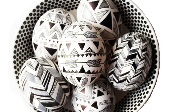 Как украсить пасхальные яйца: Геометрический узор