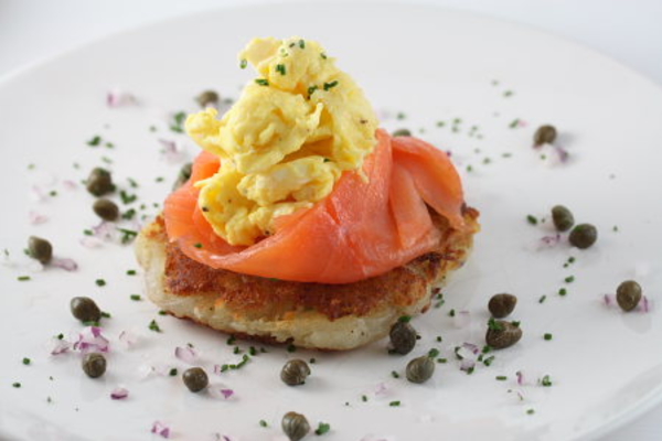 Как приготовить картофельные оладьи с лососем (ВИДЕО)