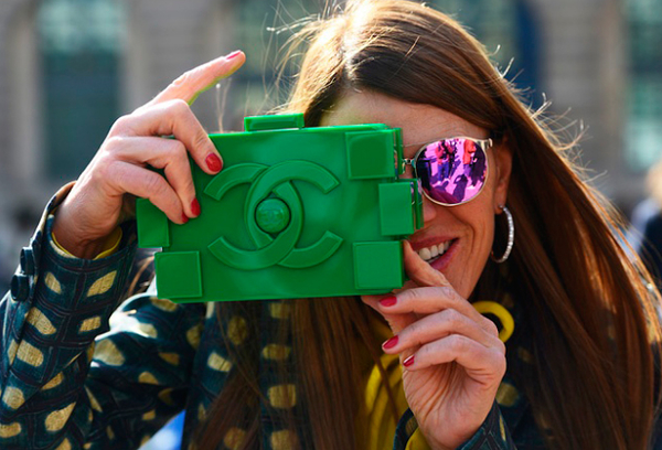 Пластиковая сумка Chanel за $9000 стала хитом среди звезд