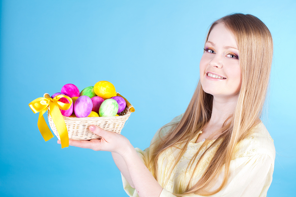 Как покрасить яйца к Пасхе 2015: Оригинальные способы