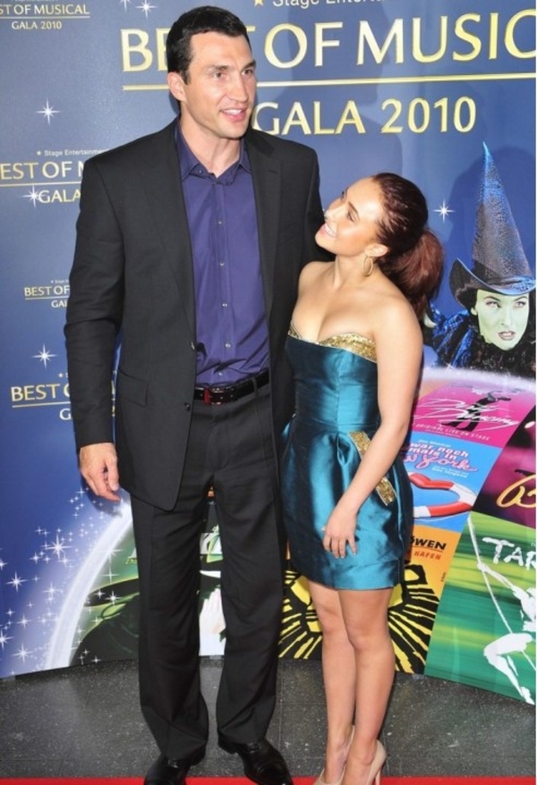 Невеста Кличко рассказала, чего ждет от сегодняшнего боя