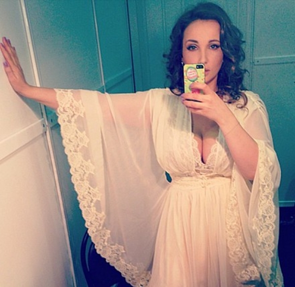 Анфиса Чехова похвасталась постройневшей фигурой