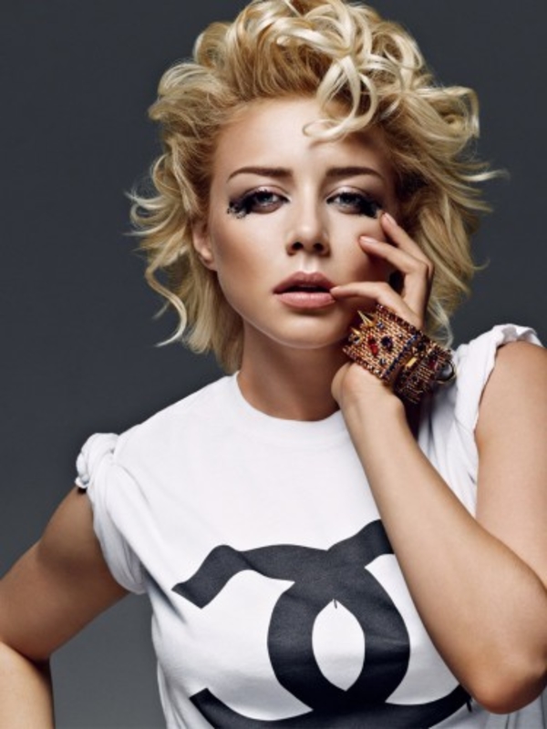 Тина Кароль помянула мужа в Свято-Успенском соборе