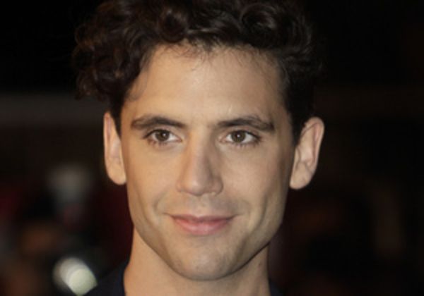 Певец-гей Мика даст концерт в Париже в поддержку однополых браков