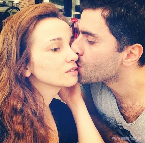 В Сеть попал снимок Анфисы Чеховой без макияжа