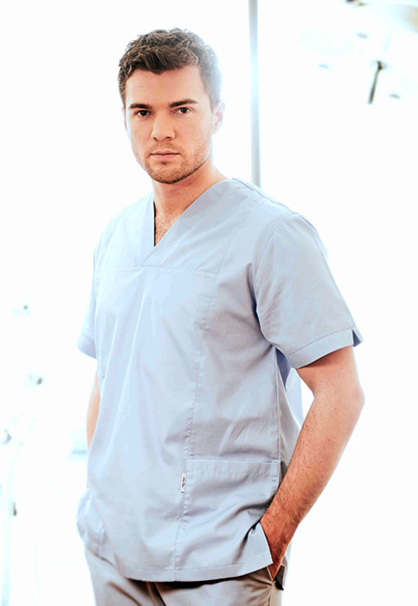 Андрей Искорнев лег под нож в своей клинике