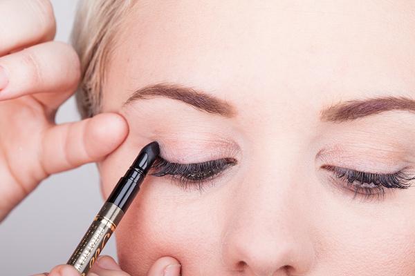 Яркий макияж с блестками: Мастер-класс