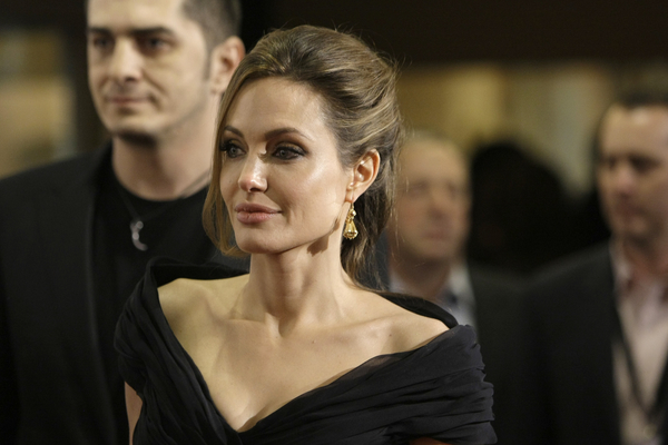 Джоли открыла подробности операции по удалению груди