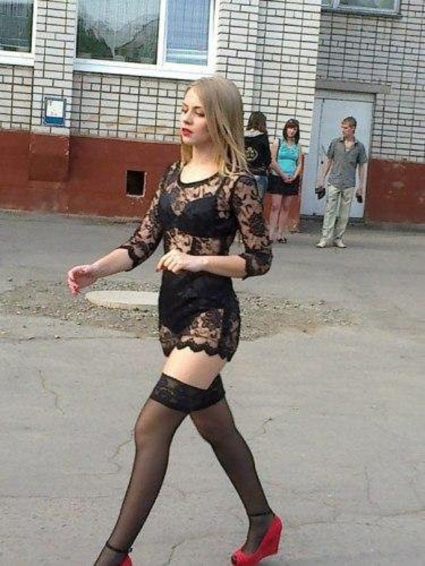 Голая” выпускница Настя Фоменко: Чулки в моем образе были лишними - IVONA.UA