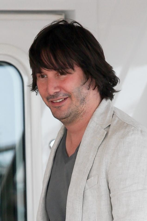 Киану Ривз сильно располнел и перестал бриться