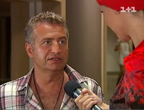 15-летняя дочь Агутина покрасила волосы в красный цвет из-за "веры"