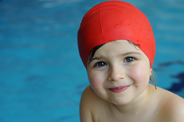 Как научить ребенка плавать?