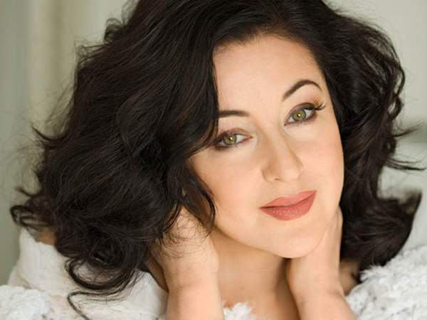 Сын Гвердцители решает, в чем мама выйдет на сцену