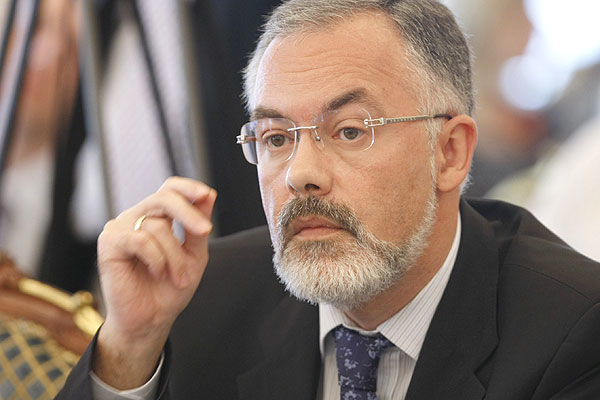 Табачник считает автора видео Привет, Америка! умственноотсталым