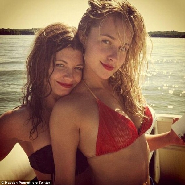 Хайден Панетьери показала фигуру в купальнике