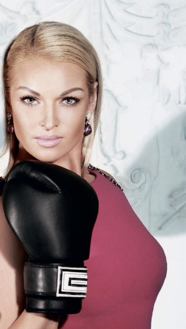 Волочкова об ограблении дома: Бывшему мужу Игорю я не прощу