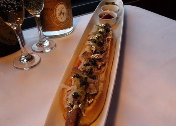 Перекус для миллионеров: Названы самые дорогие хот-доги Америки