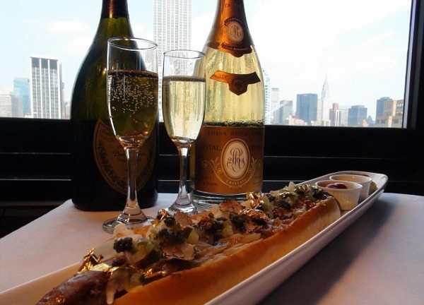 Перекус для миллионеров: Названы самые дорогие хот-доги Америки