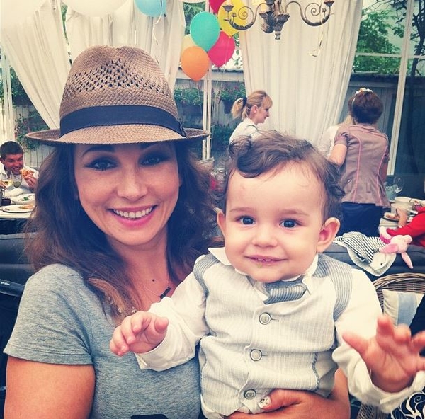 Анфиса Чехова опубликовала фото со дня рождения сына