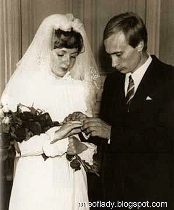 День рождения Путина: Архивные семейные фото президента РФ